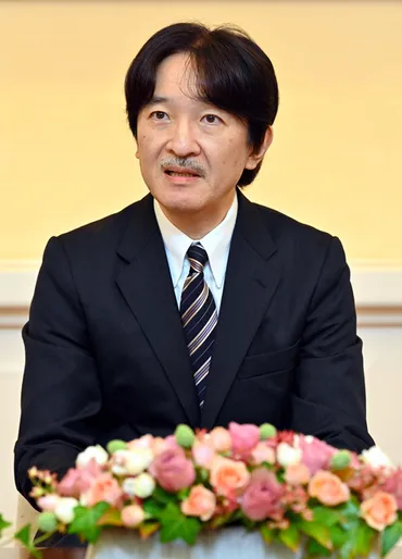 秋篠宮さまの手付きと遺伝の謎？出自やスポーツ界の著名人との関係まで徹底解説！秋篠宮さまの仕草、スポーツイベント、出自に関する考察
