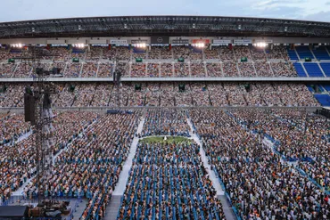 藤井 風、その音楽がもたらす解放と歓び 14万人が集った日産スタジアム2デイズに満ちた愛 