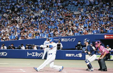 引退試合の中日・中田翔、2回の守備途中で退く ベンチ前で井上監督が出迎えチームメートとグータッチ:中日スポーツ・東京中日スポーツ