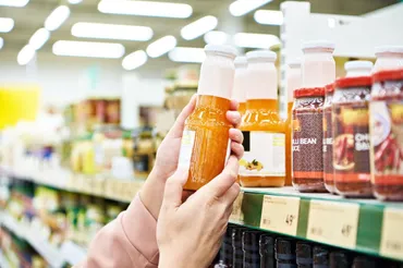 お金の貯まらない家の冷蔵庫からごろごろ出てくる…片づけのプロが証言「貯まる人は旅先で買わないお土産品」