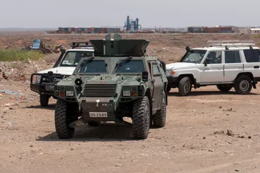 軽装甲機動車後継、次期装甲車の選定はどうなる？～ランドクルーザー、D-MAXの可能性？～陸自の軽装甲機動車後継車両の行方