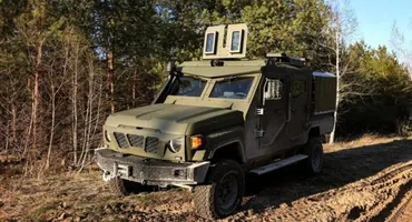 ランクルベースのウクライナ軍の新型装甲車UAT
