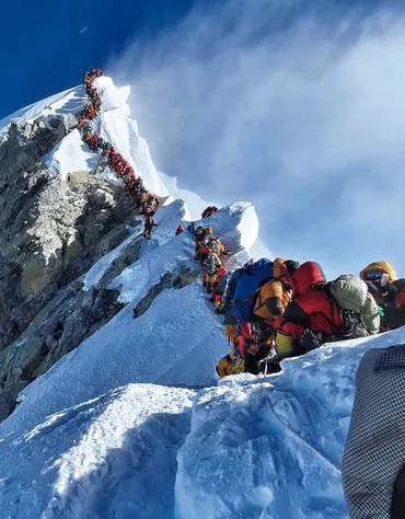 エベレストの遺体問題：デスゾーン、地球温暖化、そして未来は？エベレスト 死者の山