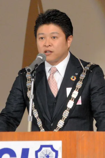 父・麻生太郎氏と同じく日本青年会議所会頭に内定…長男・将豊氏、慶応大学時代のバンドボーカル写真 