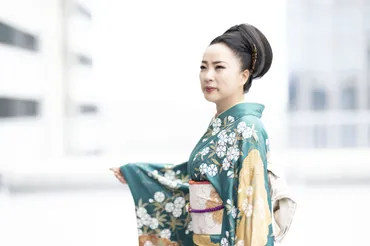 尿をかけられ一度は芸人を挫折→老人ホームでボランティアを始めたが…坂本冬休みが語る、ものまねに救われた瞬間「手が動かなかったおじいちゃんが、私の手を股間に…」（文春オンライン）  