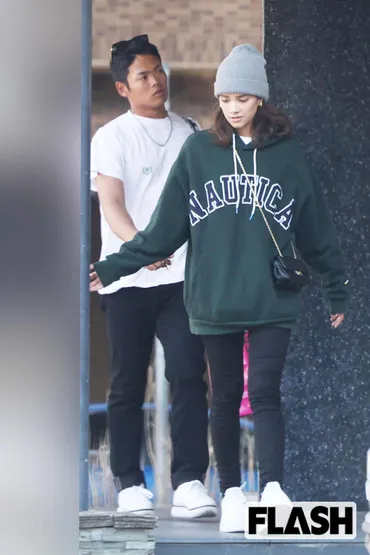 中日・根尾昂、モデル彼女と「マセラティ」ドライブデートを目撃！ 背水の陣を支える゛半同棲゛合鍵愛 