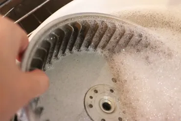 オキシクリーンは換気扇の油汚れも落とせる?オキシ漬けのやり方とコツを紹介