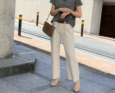 骨格ストレートに似合うパンツの特徴。サイズ感と縦ラインが、着こなしの鍵？