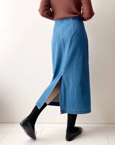 ユニクロ】1枚で最強！シルエットがきれいな「楽ちんスカート」伸縮性バツグンで動きやすい！