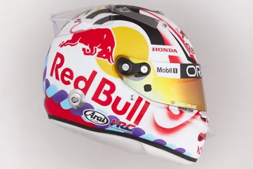 角田裕毅のF1日本GP特別ヘルメットが初公開。歌舞伎の市川團十郎が監修