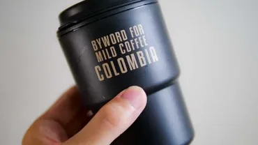 100均セリアのダブルタンブラーはカフェ風でお洒落！蓋付きで持ち運びにも便利