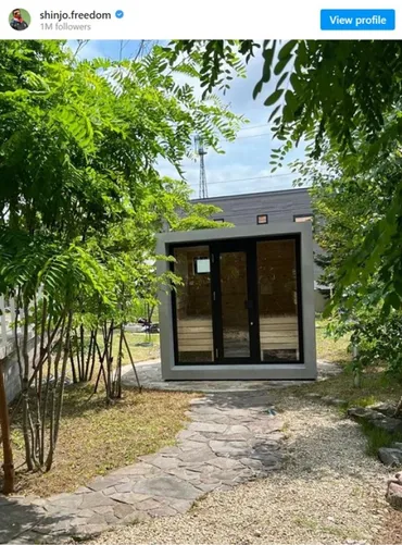 新庄剛志、自宅の庭にサウナ設置 「立派過ぎるお庭」「流石BIGBOSS」と驚きの声