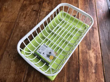 セリアの水切りトレーは使える？種類や選び方、100均キッチングッズを徹底解説！セリアの水切りかご＆トレー：あなたのキッチンを快適にするアイテムたち