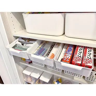 スッと引き出せてスペースの有効活用も♪セリアのラッセバスケットが使える