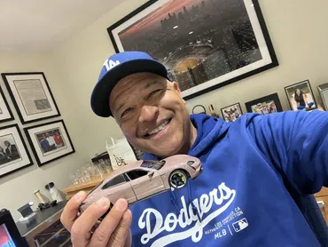 大谷翔平、監督に「ポルシェのミニカー」を贈った理由…伏線はワシントンDCの監督と記者のやり取り?:中日スポーツ・東京中日スポーツ