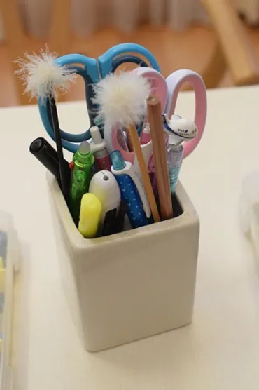 100均タワーペンスタンドは本当に使える？収納アイデアを徹底解説！100均で叶える！文房具からコスメまで、タワーペンスタンド活用術