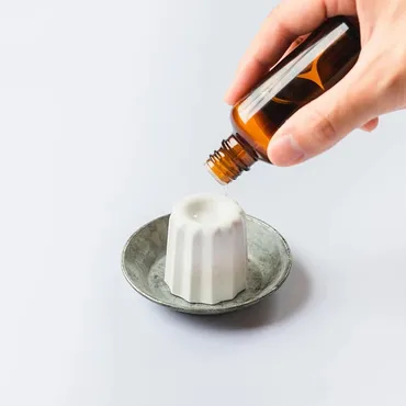 アロマストーンってどんなアイテム？購入場所や100均アイテムもご紹介！(アロマストーン？)アロマストーンの選び方：安全な使い方、おすすめの購入場所、100均アイテムまで