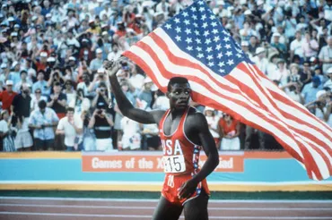 カール・ルイスの軌跡：陸上界のレジェンド、栄光と革新への道？1984年ロサンゼルス五輪から未来の東京へ：陸上競技の進化とレガシー