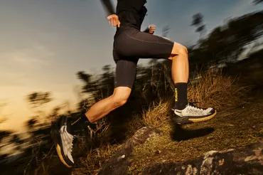 News>【HOKA】「駅伝」に着想を得たロード&トレイルコレクション。『虎視眈々 – KOSHI TAN