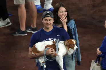 大谷翔平選手、父となり地区優勝！デコピンも祝福？パパとしての活躍にも注目？大谷翔平選手の愛犬デコピンとドジャース地区優勝！