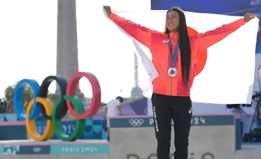 スケボーは自由」体現した銀の開心那 代名詞の技決まり後悔はなし：朝日新聞