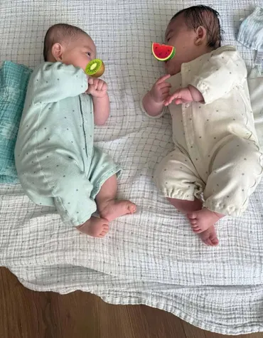 中川翔子 】双子「お互いを認識した??」「見つめ合ってなにか喋ってた!」 ゛宇宙語の会話゛ を目撃して大興奮(TBS NEWS DIG)