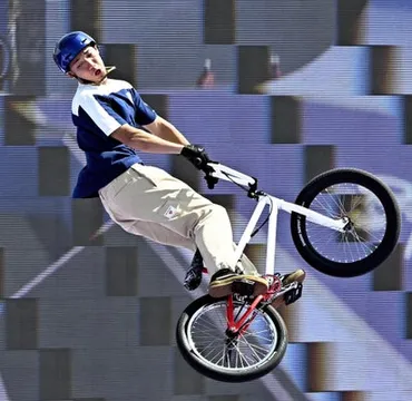 オリンピック:ＢＭＸ中村輪夢、東京大会と同じ５位…宣言通り新技繰り出し観客を魅了 : 読売新聞