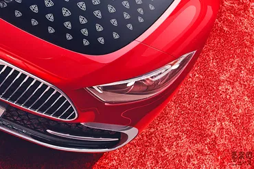 新型「最高級2人乗りモデル」世界初公開! 580馬力「V8ツインターボ」に゛匠゛仕上げの「豪華内外装」がスゴい! 新型「マイバッハSL 」米で披露