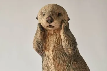 動物彫刻家・はしもとみおの展覧会、ラッコ゛メイちゃん゛など新作木彫が群馬県立館林美術館に
