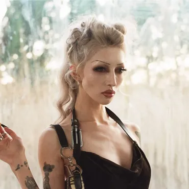 NENEとのビーフで耳目集める歌代ニーナが「Mood Board」をサブスクでもリリース