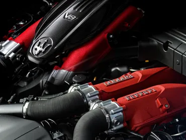 マセラティ グランカブリオとは？：伝統と革新が融合したオープンカーの魅力とは？新型グランカブリオ：デザイン、テクノロジー、そして価格