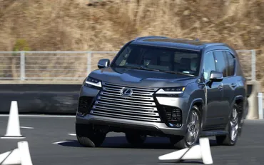 試乗インプレ】静粛性の向上したレクサス新型「LX」 オフロード性能に加えオンロード性能も大幅に進化していた / 