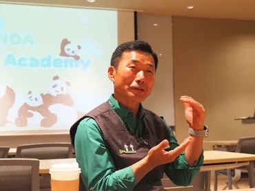 初の韓国生まれ「フーパオ」人気の立役者 名物飼育員「パンダじいじ」の喜びと悲しみ:朝日新聞GLOBE+
