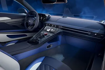 アストンマーティン】0