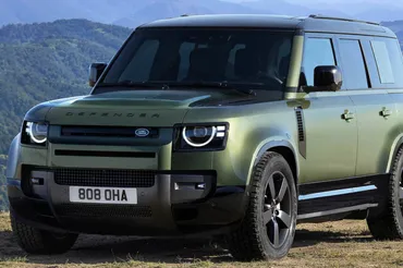 限定300台】エアサスなど人気装備を標準化。日本上陸75周年を祝う「ディフェンダー 75+ EDITION」、1229万円で受注開始