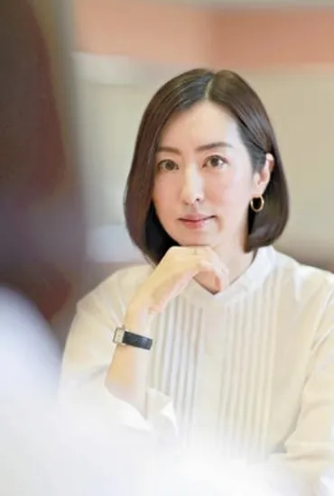 西山繭子の女子力、ルーツ、現在地…？揺れ動くエッセイストの日常と「これから」(？)西山繭子：揺れる女子力と父・伊集院静氏との絆、変化する日常