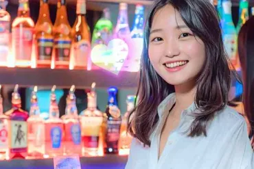 ガールズバーの女の子が出す脈ありサインまとめ！LINEや態度で気付く方法 