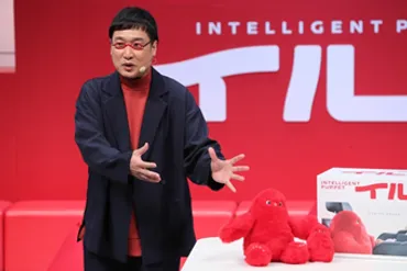運転中の子育てをサポート！子守り支援ロボット「INTELLIGENT PUPPET イルヨ」とは？赤ちゃんの安全と親の安心を両立！未来の子育て支援