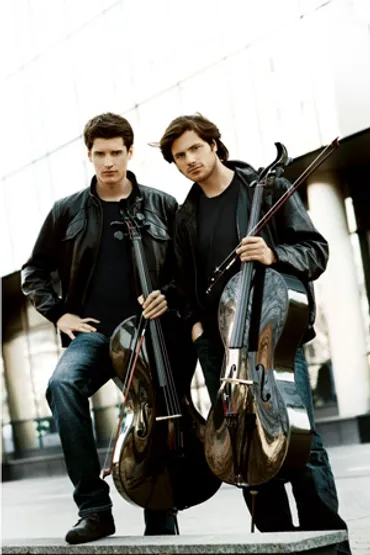 2CELLOS、「チェロって最高の楽器だよ(笑)」