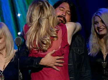 ニルヴァーナ、再結成はなぜ？法廷闘争からチャリティまで、揺れ動くバンドの軌跡を追う！ニルヴァーナ、再結成の裏側を徹底解説！