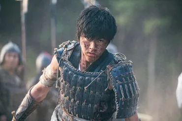 山崎賢人主演「キングダム」特別動画が本日公開、女剣士と最強の敵も登場