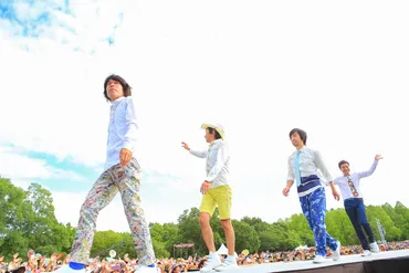 ウルフルズ、20年目の「バンザイ~好きでよかった~」を16,000人と大合唱!ダンサーあり、花火ありのド派手な3時間超えライブ