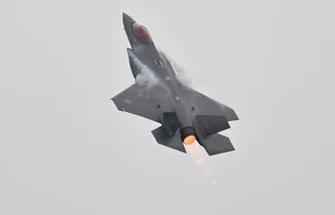 防衛省、F