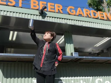 天童よしみ 新曲は「星見酒」 ビール片手に星が見える屋外ステージで乾杯!― スポニチ Sponichi Annex 芸能