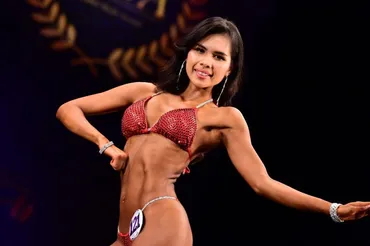 夏が似合う女性゛決める美ボディ大会 圧倒的スタイルで魅了、江川紗理奈さんが初出場で栄冠<サマー・スタイル・アワード 2019 DREAM>