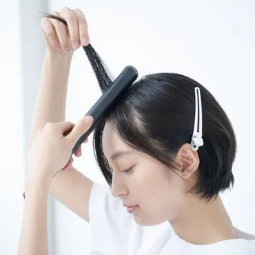 ヘアアイロンの温度目安は何度?部位ごとの目安や傷まないための方法を解説