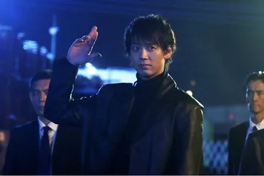 竹内涼真゛黒木゛、木村拓哉゛狩山゛を追う怪しくもかっこいい姿と兄・若松の写真を見つめる表情にギャップ萌え<Believe> = エンタメ