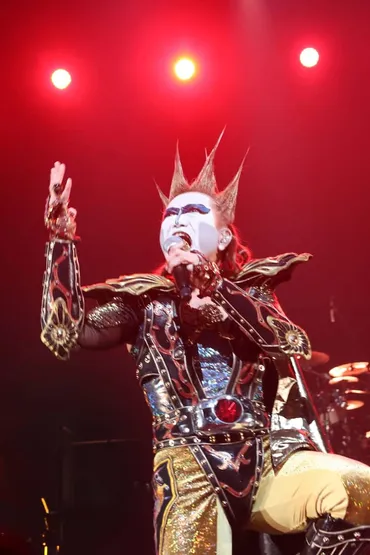 聖飢魔II「1、2、3、ダー!」でアントニオ猪木を追悼、「執念の大黒ミサツアー」開幕(ライブレポート)