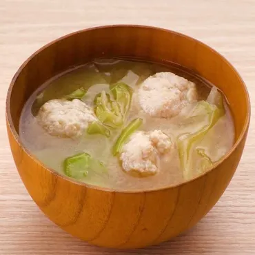 食べ応え抜群! 鶏団子とキャベツの味噌汁のレシピ動画・作り方