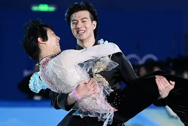 羽生結弦の゛舞台裏ショット゛に反響続々! ゛お姫様抱っこ゛で話題の中国選手が公開「シェアするように頼まれたんだ」